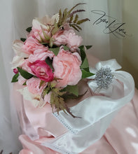 Load image into Gallery viewer, Lady Anne Traditional Round Bouquet