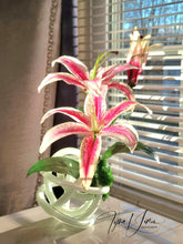 Load image into Gallery viewer, Lily Love