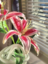 Load image into Gallery viewer, Lily Love