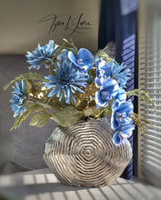 Load image into Gallery viewer, Luna