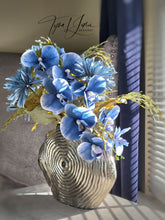 Load image into Gallery viewer, Luna