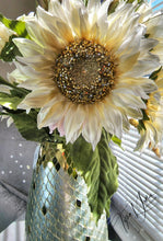 Load image into Gallery viewer, Creme Beauty