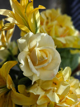 Load image into Gallery viewer, Buttercream Lime
