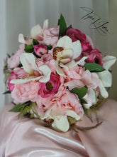 Load image into Gallery viewer, Lady Anne Traditional Round Bouquet
